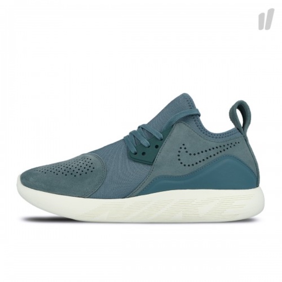 Nike Shoes - Nike Wmns Lunarcharge Premium